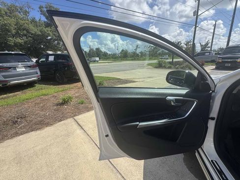 Used 2018 Volvo V60 T5 Cross Country AWD/4WD image 22