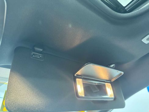 Used 2025 Toyota Sienna Limited image 33