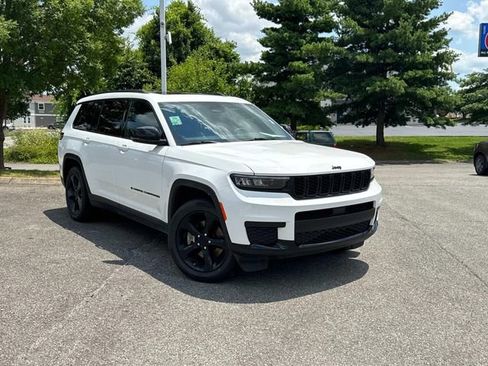 Used 2023 Jeep Grand Cherokee L Laredo AWD/4WD image 2