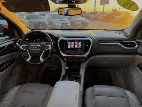 Used 2018 GMC Acadia SLT image 2