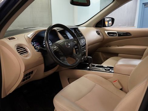 Used 2019 Nissan Pathfinder SV image 6