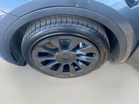 Used 2023 Tesla Model Y Long Range image 31