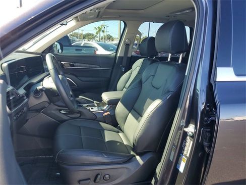 Used 2025 Kia Telluride EX w/ EX Captain's Chair Package image 13