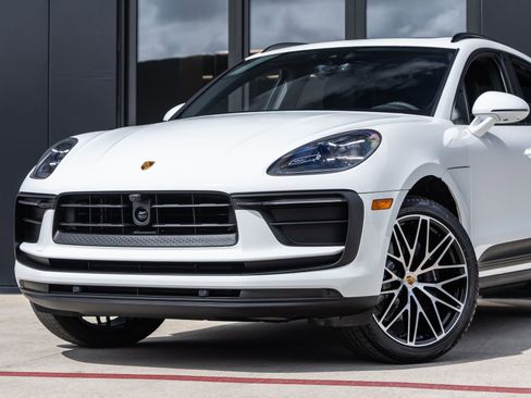 New 2026 Porsche Macan image 7