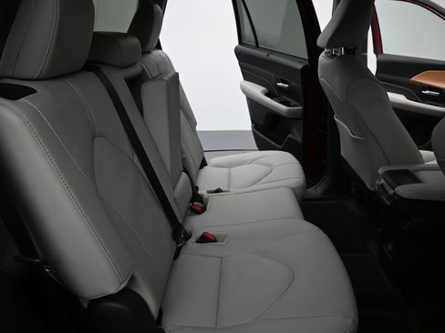 Used 2025 Toyota Grand Highlander AWD Hybrid image 13