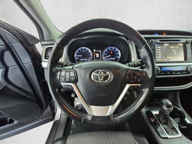 Used 2018 Toyota Highlander Plus AWD/4WD image 28