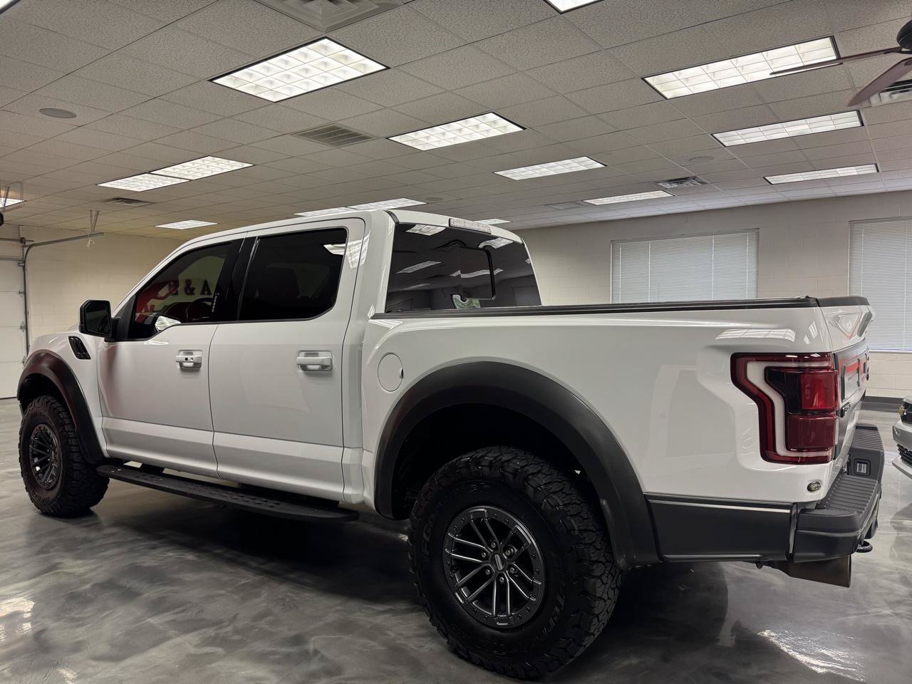 Used 2017 Ford F150 Raptor w/ Equipment Group 802A Luxury AWD/4WD image 15