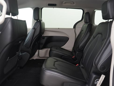Used 2023 Chrysler Pacifica Touring-L w/ Road Tripper Package image 19