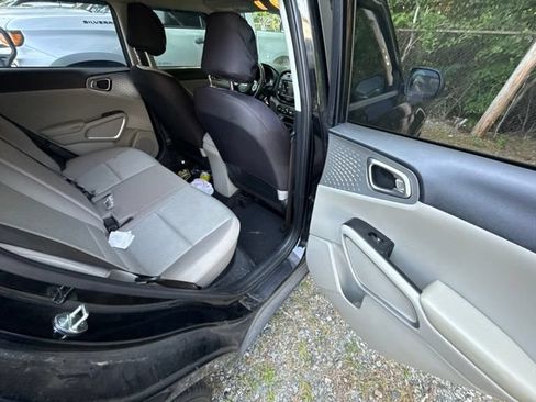 Used 2022 Kia Soul LX w/ Technology Package FWD image 13