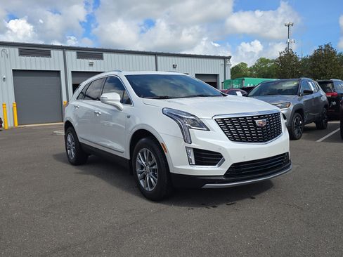 Used 2022 Cadillac XT5 Premium Luxury FWD image 2