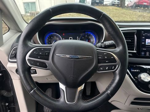 Used 2019 Chrysler Pacifica Touring-L w/ Advanced Safetytec Group image 14