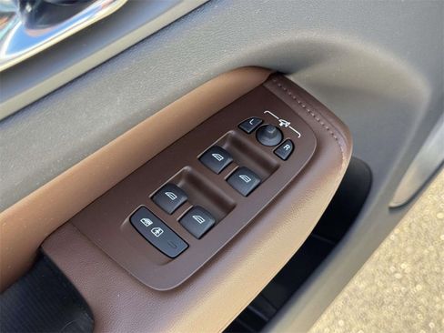 Used 2023 Volvo XC60 B5 Plus w/ Climate Package image 15