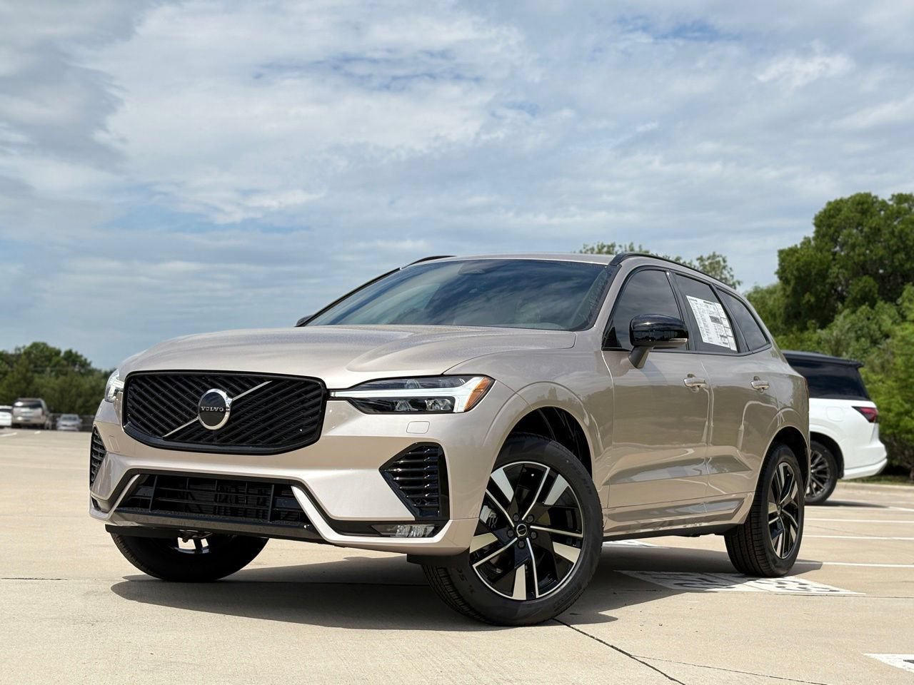 New 2026 Volvo XC60 B5 Core w/ Protection Package Premier AWD/4WD image 2