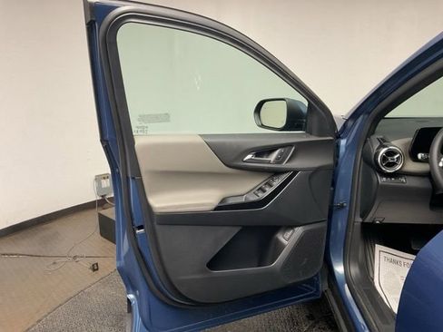 New 2026 Chevrolet Equinox LT w/ Convenience Package II FWD image 9