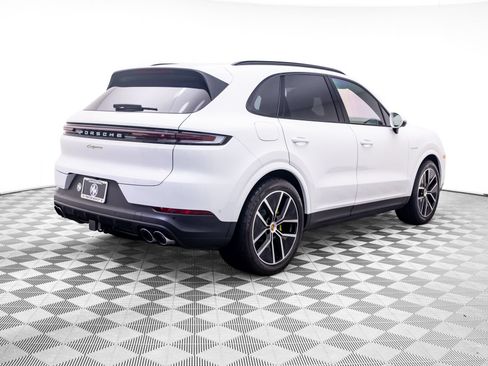 Certified 2024 Porsche Cayenne AWD/4WD image 8