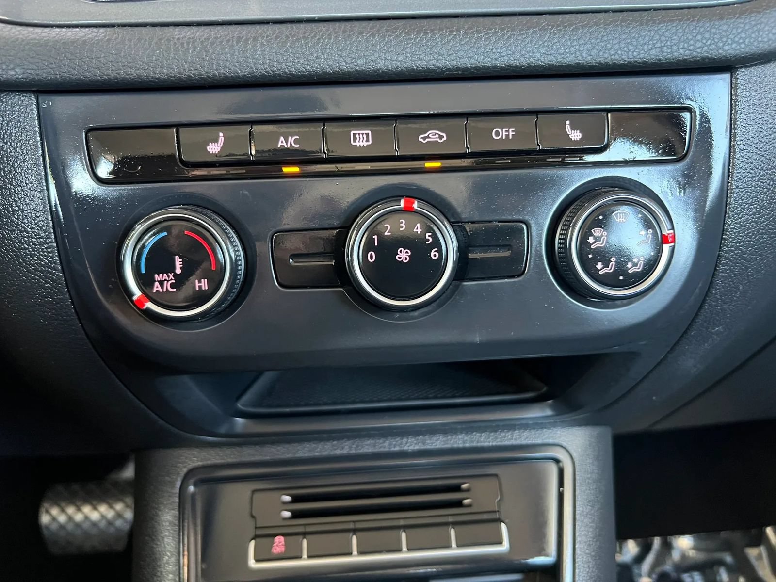 Used 2016 Volkswagen Tiguan S FWD image 17