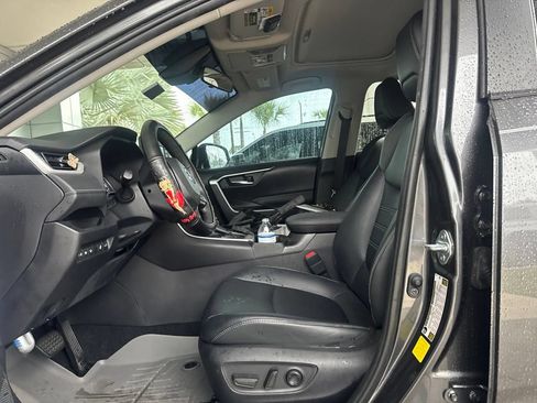Used 2021 Toyota RAV4 XLE Premium FWD image 5