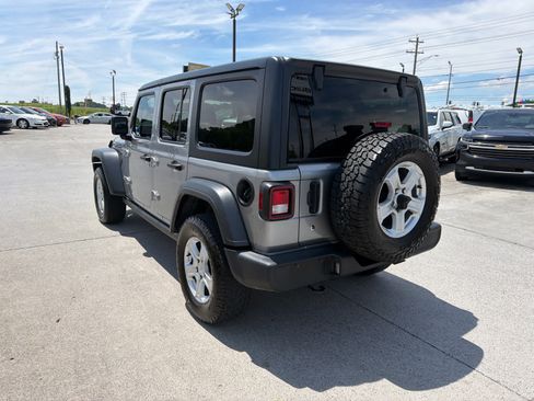 Used 2018 Jeep Wrangler Unlimited Sport S AWD/4WD image 6