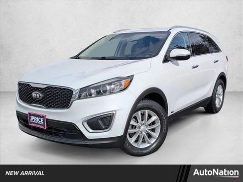Used 2017 Kia Sorento LX w/ LX Convenience Package image 1