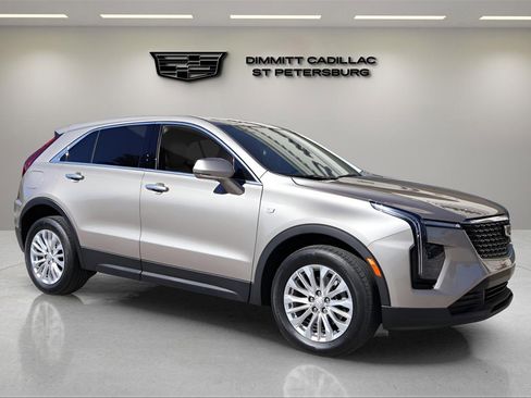 Used 2024 Cadillac XT4 Luxury w/ Cold Weather Package image 7