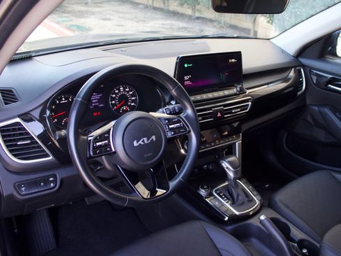 Used 2022 Kia Seltos EX AWD/4WD image 10