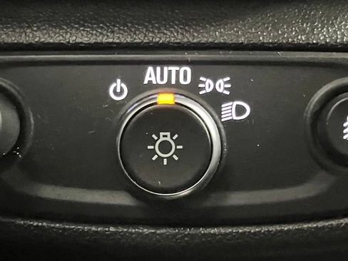 Used 2021 Chevrolet TrailBlazer LT w/ Convenience Package FWD image 32