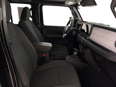 Used 2025 Jeep Wrangler Unlimited Sahara w/ Safety Group image 14