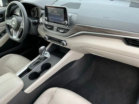 Used 2025 Nissan Altima 2.5 SV FWD image 20