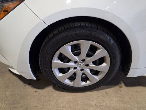 Used 2023 Toyota Corolla LE FWD image 3