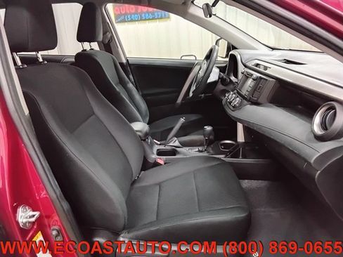Used 2018 Toyota RAV4 LE AWD/4WD image 14