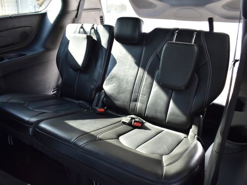 Used 2024 Chrysler Pacifica Hybrid S Appearance Pkg w/ Uconnect Theater Family Group image 30