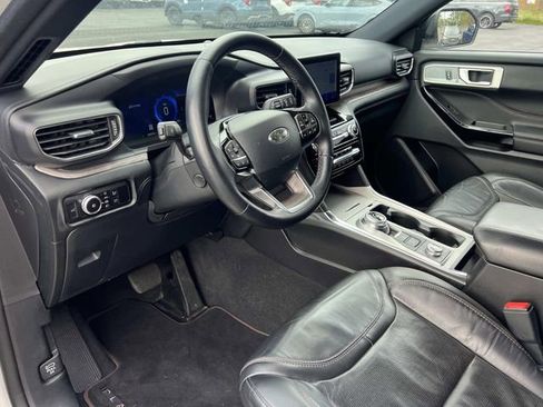 Certified 2023 Ford Explorer Platinum w/ Class IV Trailer Tow Package AWD/4WD image 7