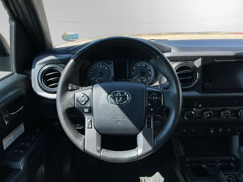 Certified 2019 Toyota Tacoma TRD Off-Road w/ Technology Package AWD/4WD image 12