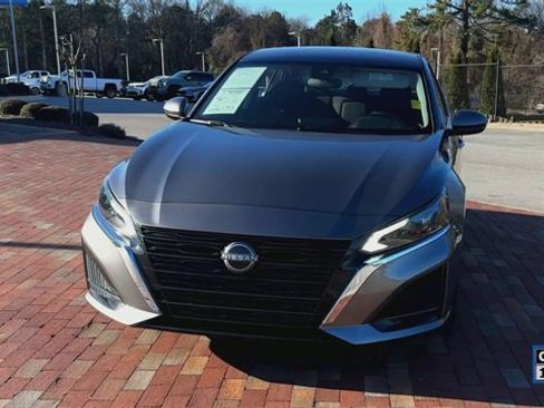 Used 2023 Nissan Altima 2.5 SV image 6