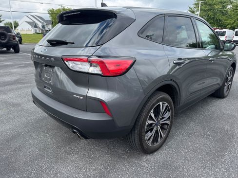 Used 2022 Ford Escape SE w/ SE Sport Appearance Package AWD/4WD image 4