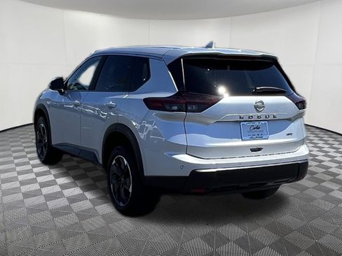 Used 2025 Nissan Rogue SV AWD/4WD image 4