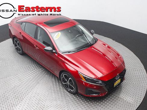 Used 2024 Nissan Altima 2.5 SR w/ SR Premium Package FWD image 3