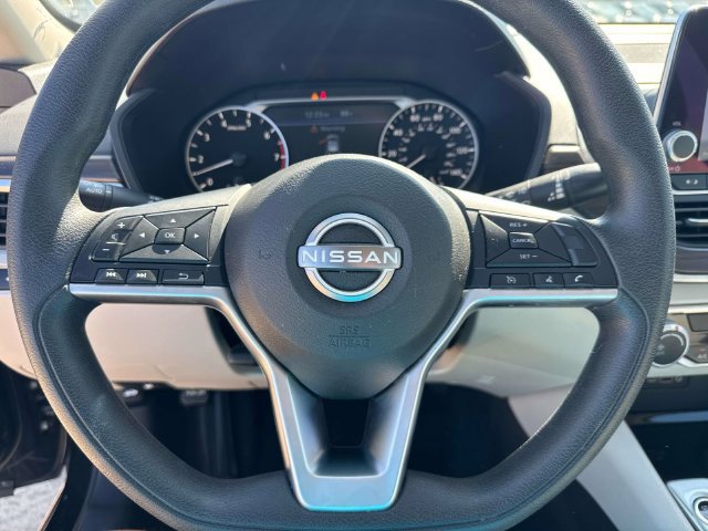 Used 2024 Nissan Altima 2.5 SV FWD image 27