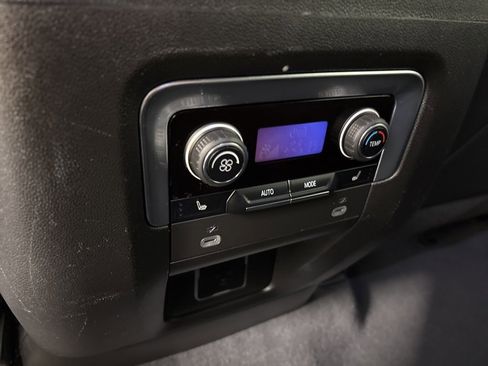 Used 2023 Chevrolet Suburban Premier image 36