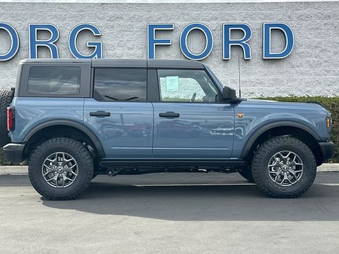 New 2025 Ford Bronco Badlands image 3