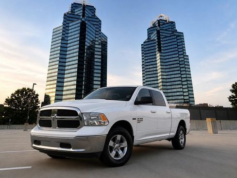 Used 2019 RAM 1500 Classic SLT AWD/4WD image 1