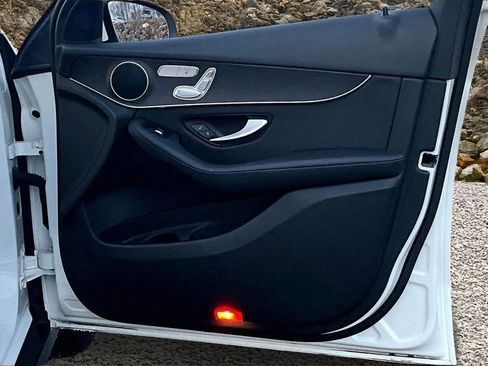 Used 2021 Mercedes-Benz GLC 300 4MATIC image 21