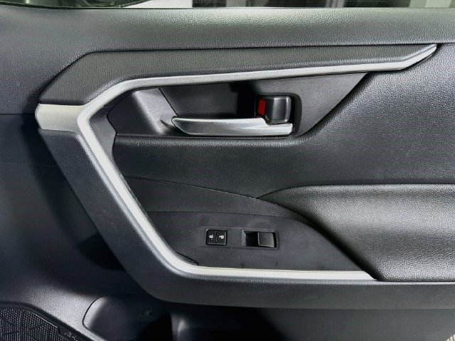 Used 2019 Toyota RAV4 XLE Premium FWD image 25