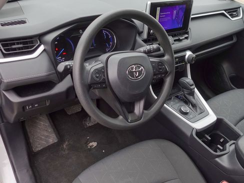 Used 2025 Toyota RAV4 XLE image 9