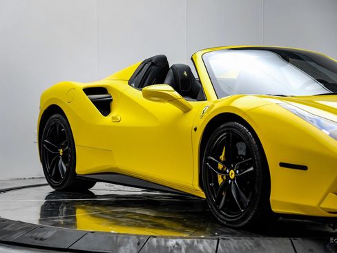 Used 2017 Ferrari 488 Spider image 35