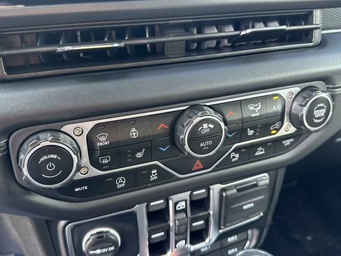 Used 2025 Jeep Gladiator Rubicon w/ Safety Group AWD/4WD image 17