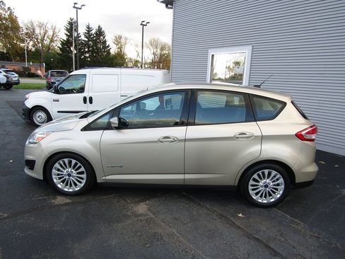 Used 2017 Ford C-MAX SE image 2