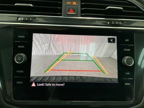 Used 2023 Volkswagen Tiguan SE R-Line FWD image 33