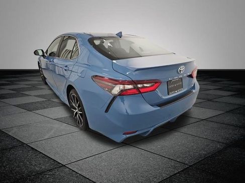 Used 2023 Toyota Camry SE image 4
