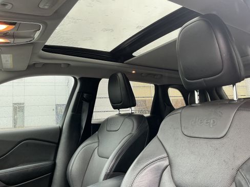 Used 2021 Jeep Cherokee Limited AWD/4WD image 5